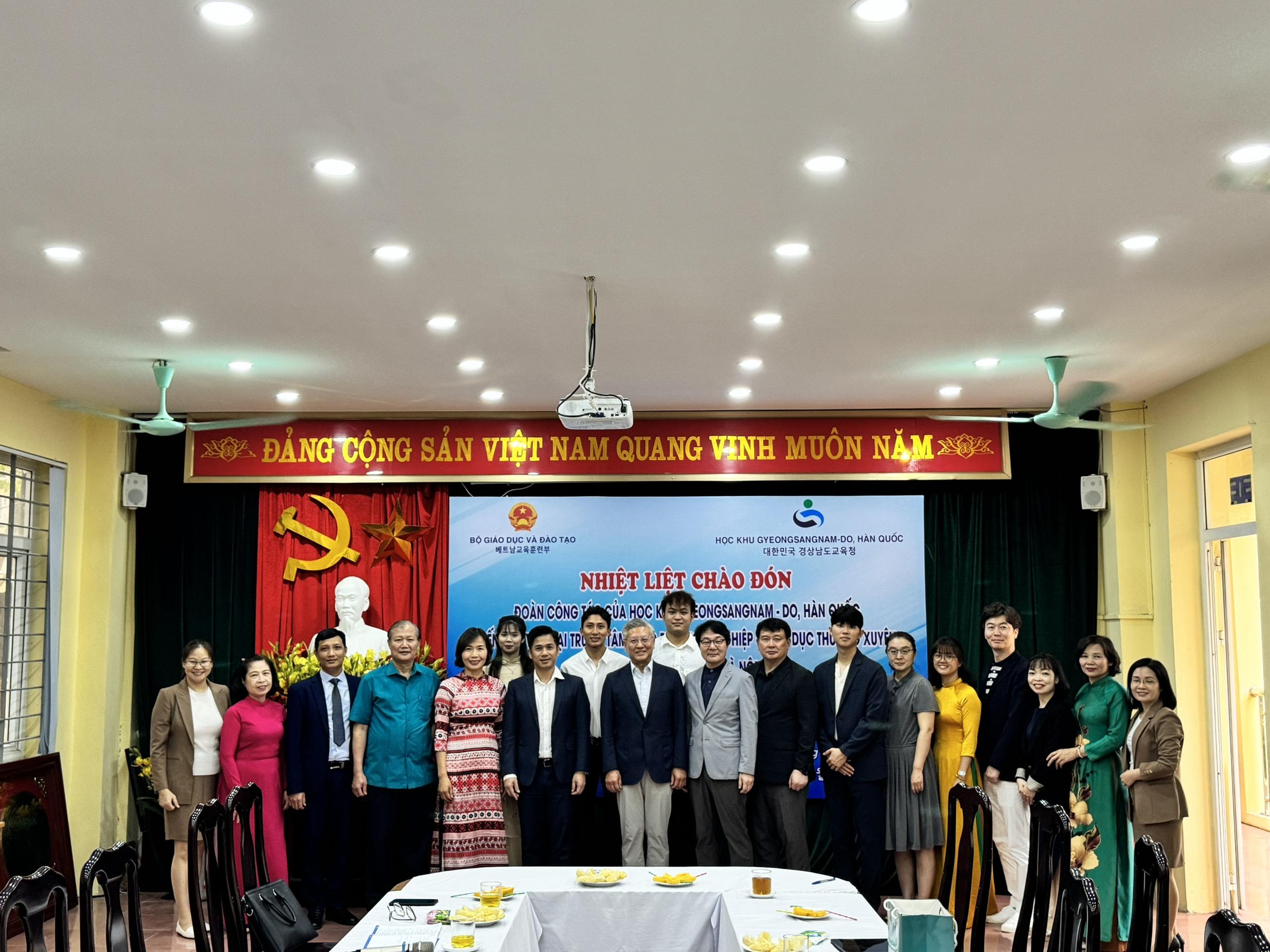 Đón Đoàn công tác từ sở giáo dục Tỉnh GYEONGSANGNAM - Hàn Quốc